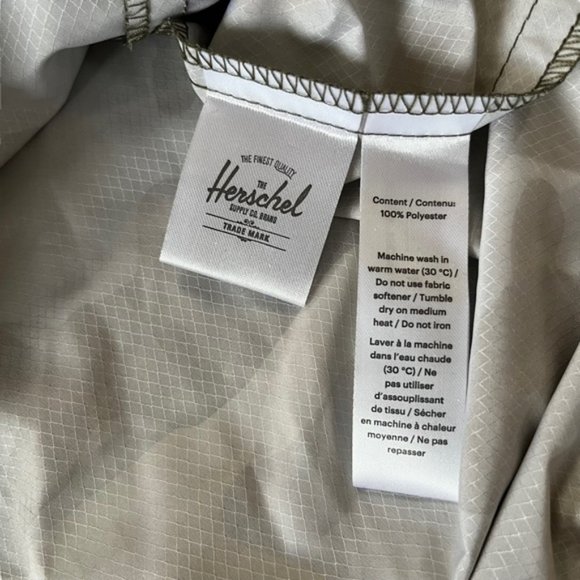 New Herschel Women's Voyage Wind Jacket Size Small - Picture 7 of 9